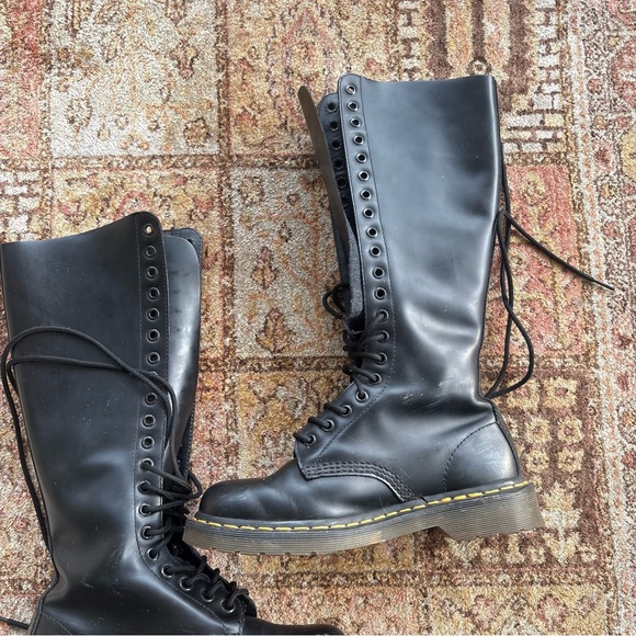 Dr. Marten’s Black Leather Lace-Up Boots Size 8 - Picture 6 of 7